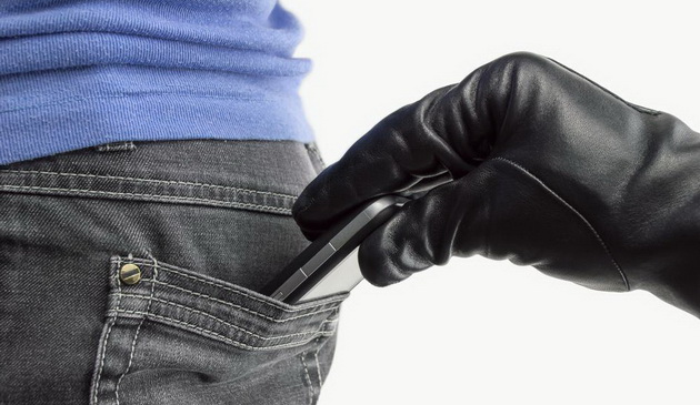 Doi minori din Sibiu au amenințat un copil de 14 ani și i-au furat telefonul