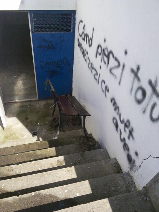 GALERIE FOTO – Două săli de sport au fost vandalizate