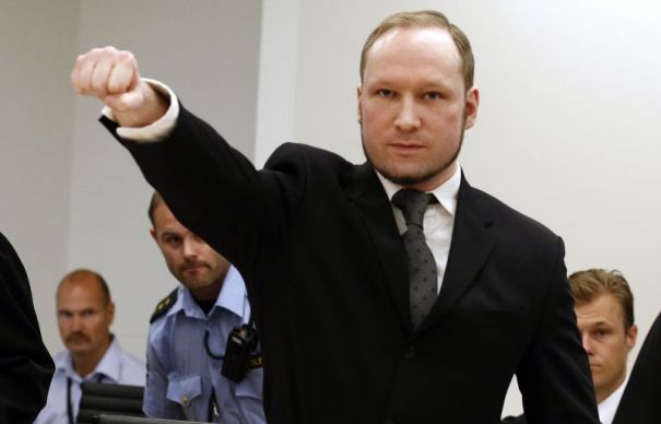 Teroristul Anders Breivik își cere „drepturile” la CEDO