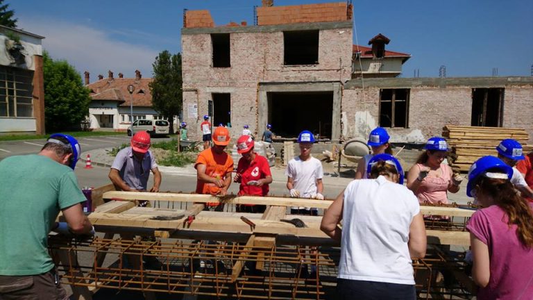 Voluntari elvețieni pe șantierul Complexului de Servicii de Integrare Socio-Profesională