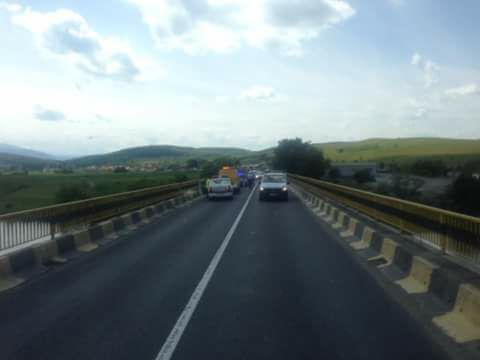 Accident pe DN1, la Bradu. O tânără de 20 de ani a fost rănită