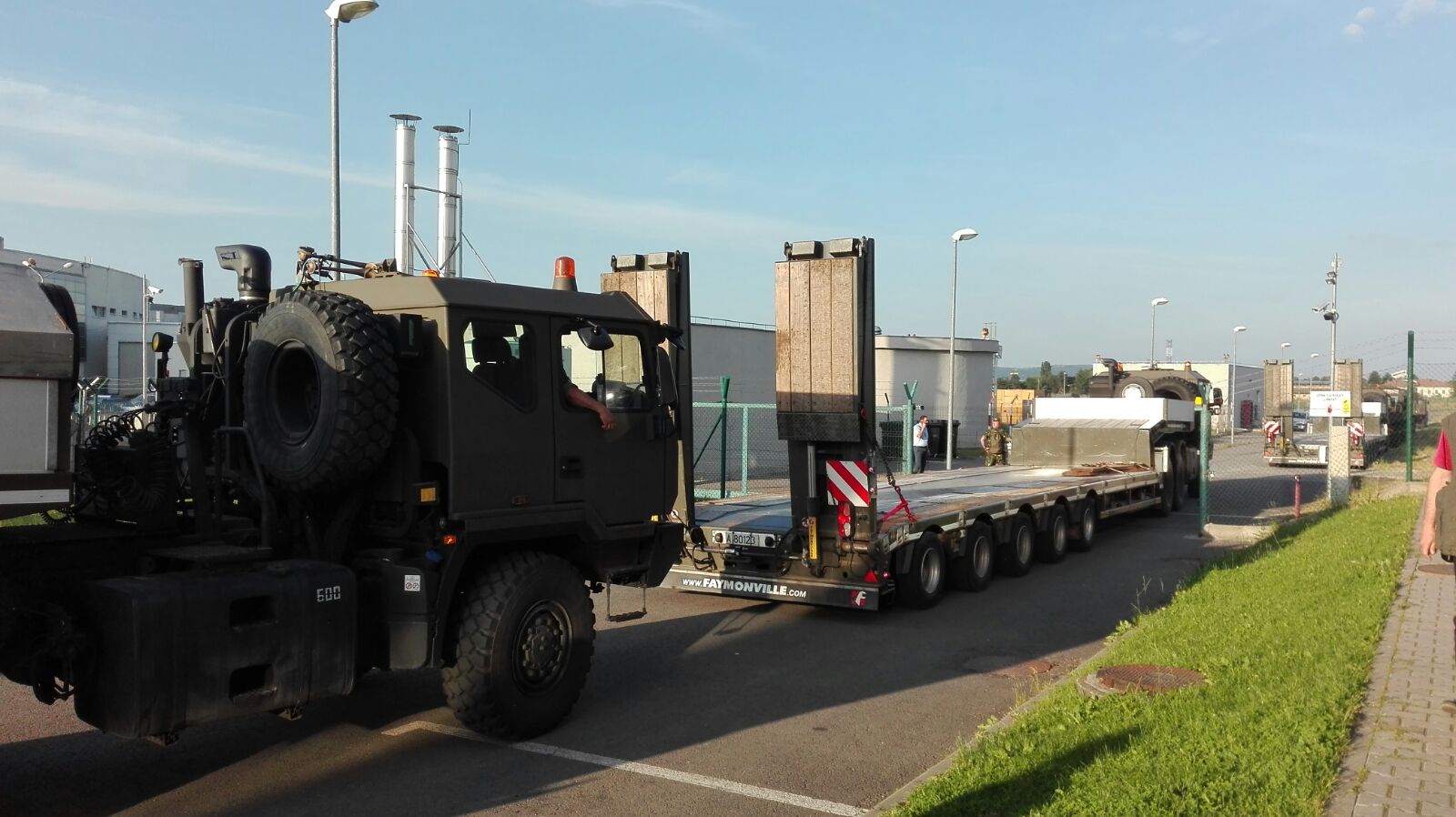 VIDEO: Convoiale militare NATO tranzitează Sibiul, vin pe Valea Oltului şi merg spre Cincu