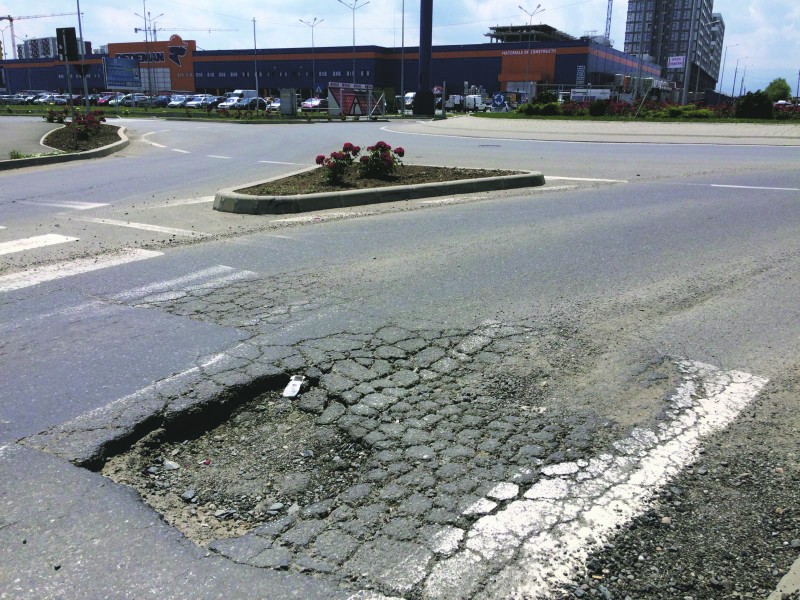 Groapa in asfalt