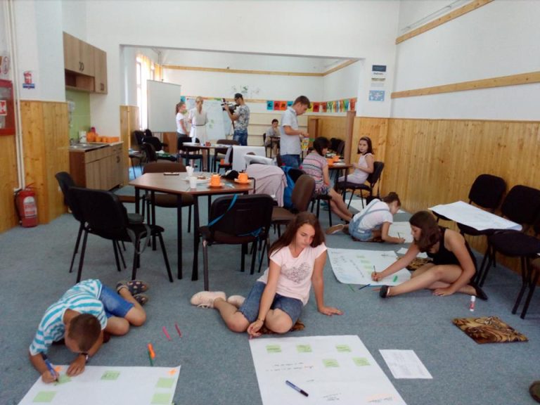 12 tineri au participat la Bătălia Cărților