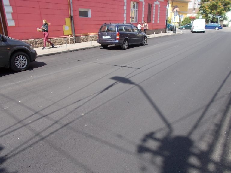 Au început asfaltările. Zeci de străzi vor fi reparate
