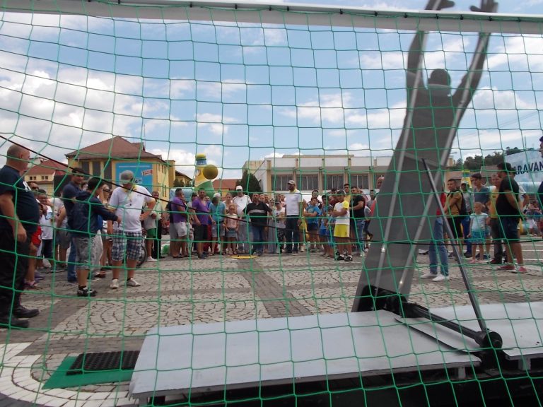 GALERIE FOTO – Gabi Balint a răcorit Mediașul la „Caravana Eu Sunt 12“