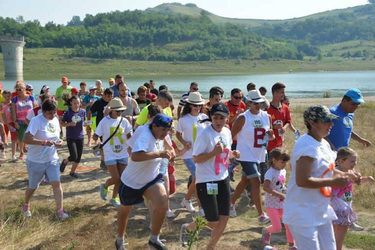 GALERIE FOTO – Sute de participanți au alergat la „Crosul Bucuriei”
