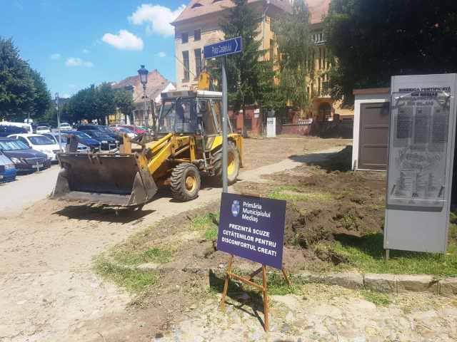 A început reamenajarea zonei din fața unui liceu