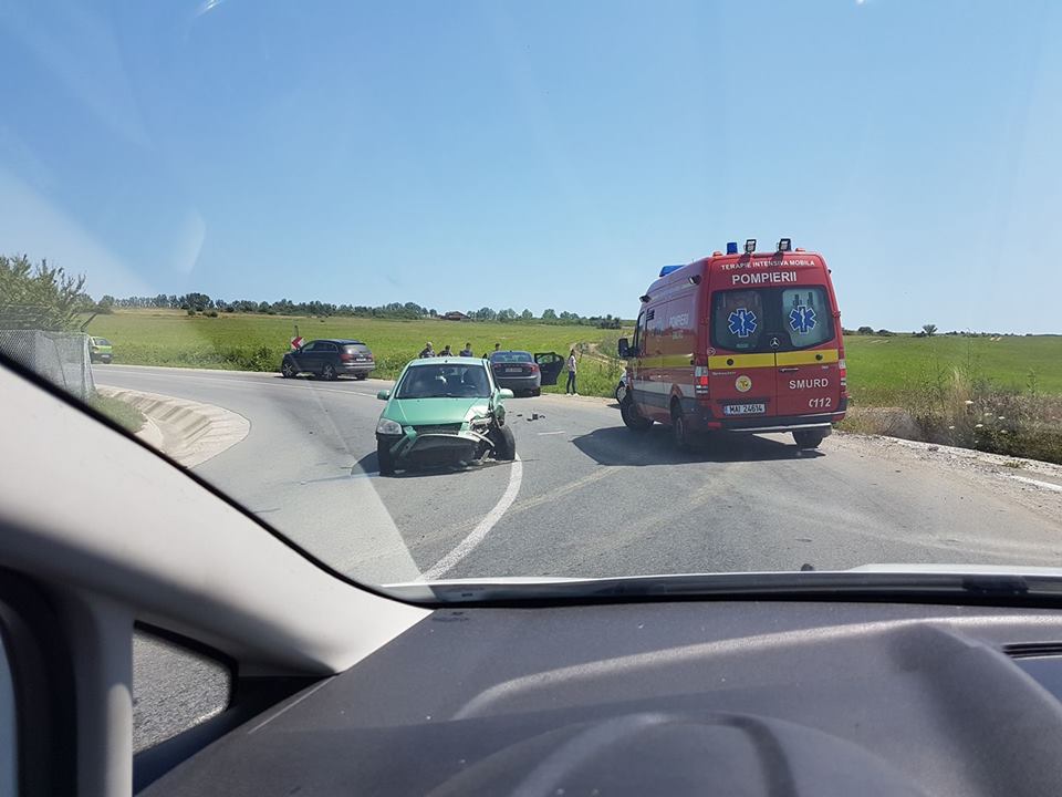UPDATE: Accident la ieşirea din Sibiu spre Agnita, trei oameni răniţi