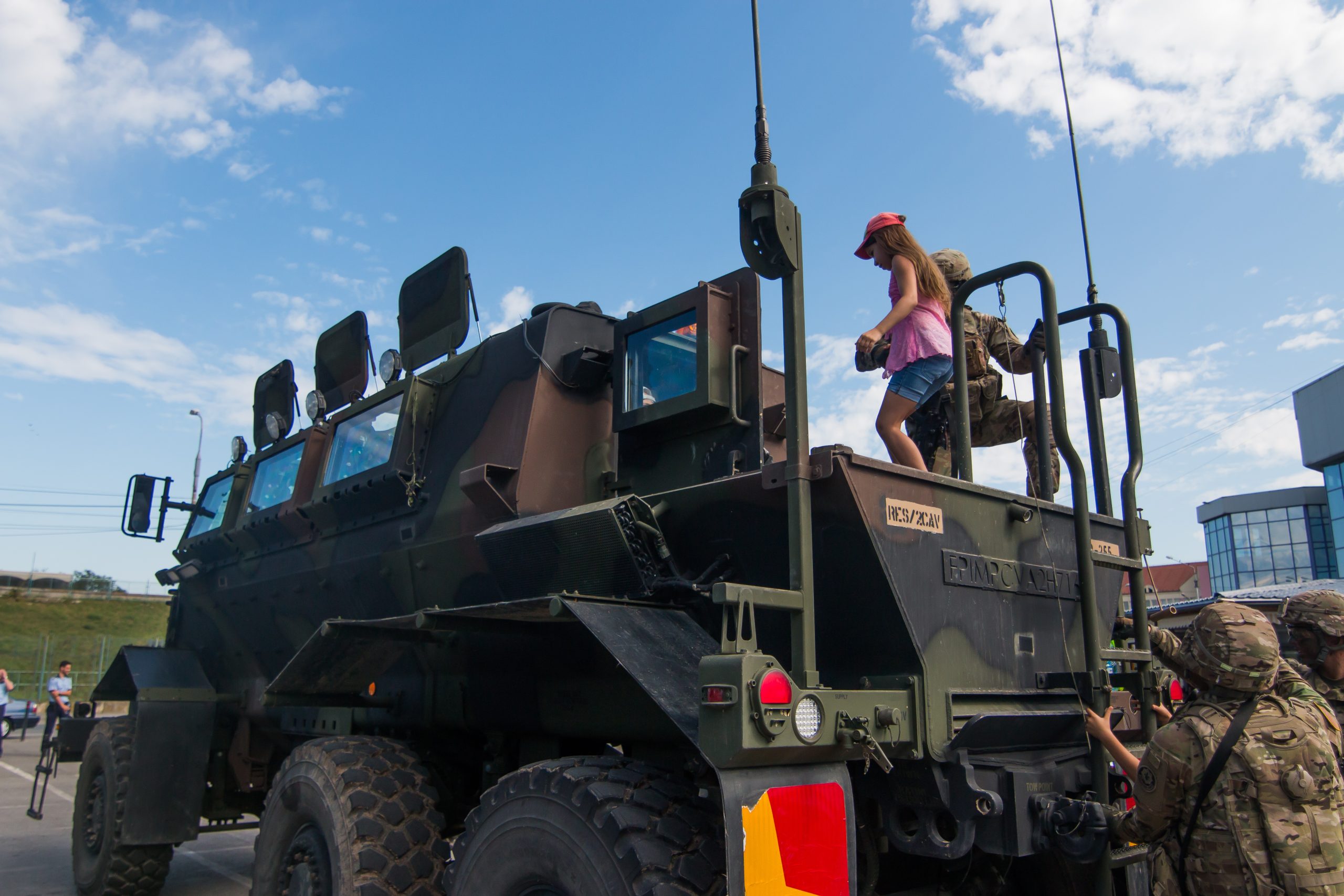 Danemarca introduce serviciul militar obligatoriu și pentru femei din 2026