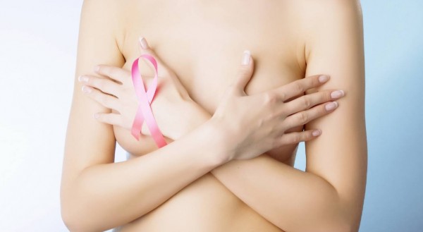 Reconstrucții mamare gratuite pentru bolnavele de cancer la sân