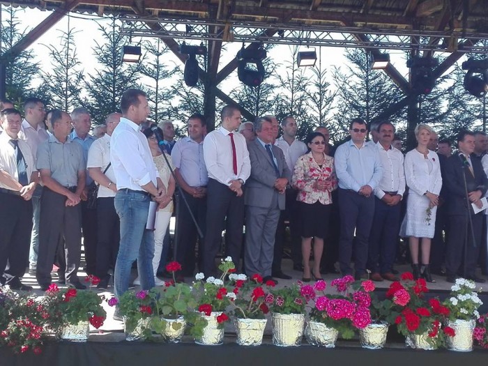 Oierii, curtați de politicieni la Festivalul de la Jina