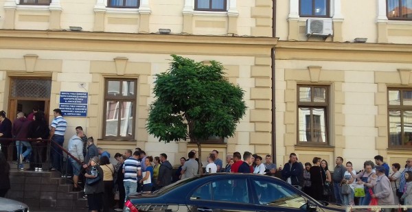 Serviciul Pașapoarte prelungește programul cu publicul