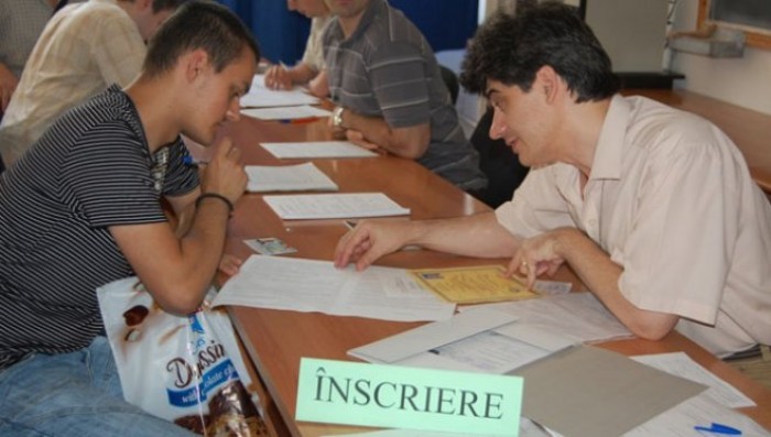 A început înscrierea în licee