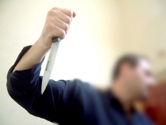 4 ani și 6 luni de închisoare după ce a înjunghiat doi bărbați