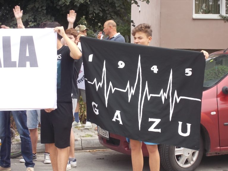 Suporterii Gazului Metan vor protesta în faţa sediului Romgaz pentru salvarea echipei