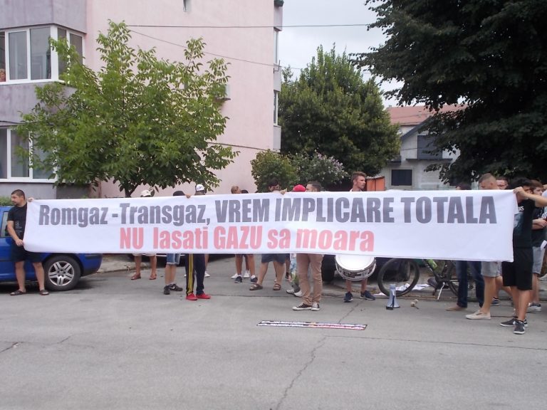 GALERIE FOTO – Suporterii Gazului Metan au ieșit în stradă pentru a-și susține echipa