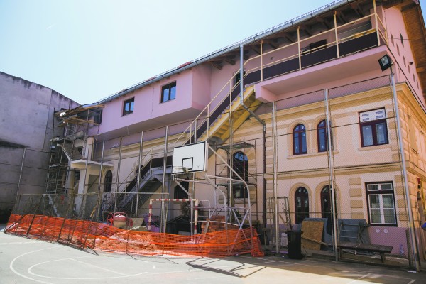Școli de milioane