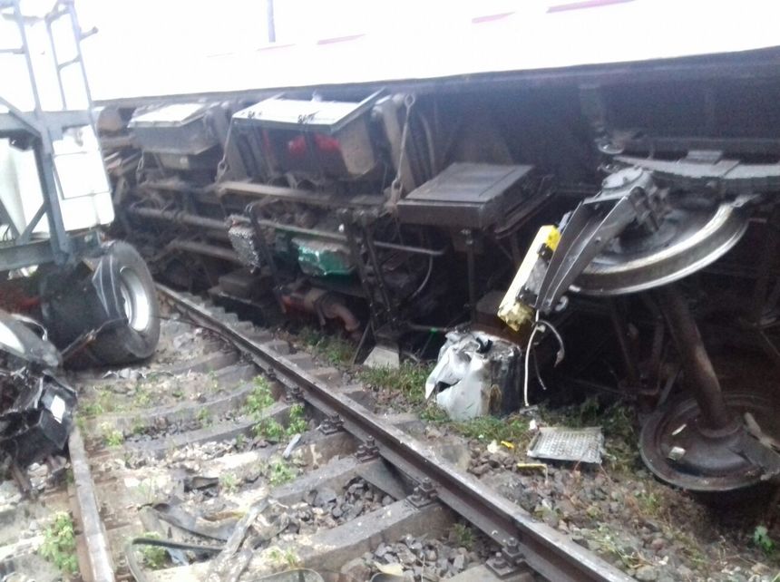 ACTUALIZARE: CIRCULAȚIA A FOST RELUATĂ/Traficul feroviar, blocat pe Valea Oltului