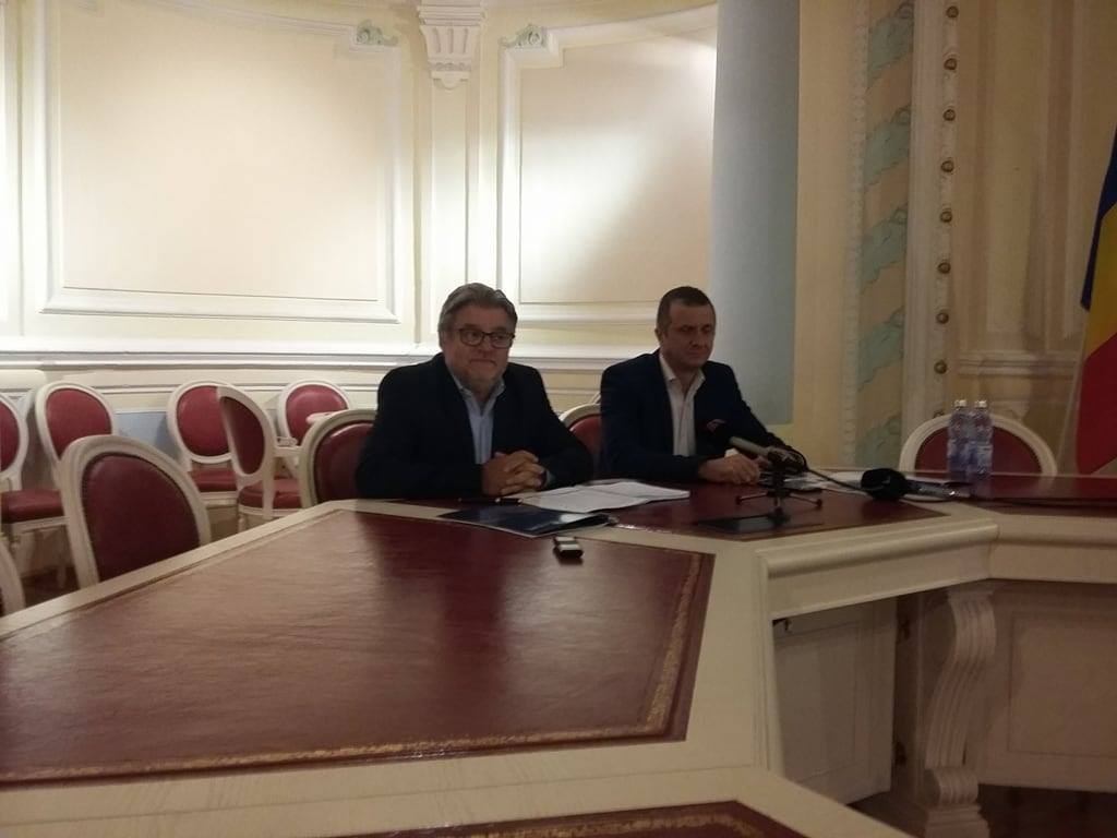 Aproape 15.000 de studenți încep cursurile la începutul lui octombrie