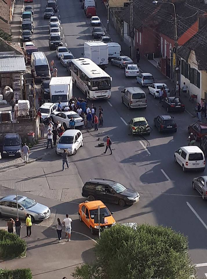 UPDATE/ FOTO – VIDEO: 5 mașini implicate într-un accident rutier, pe strada Lungă