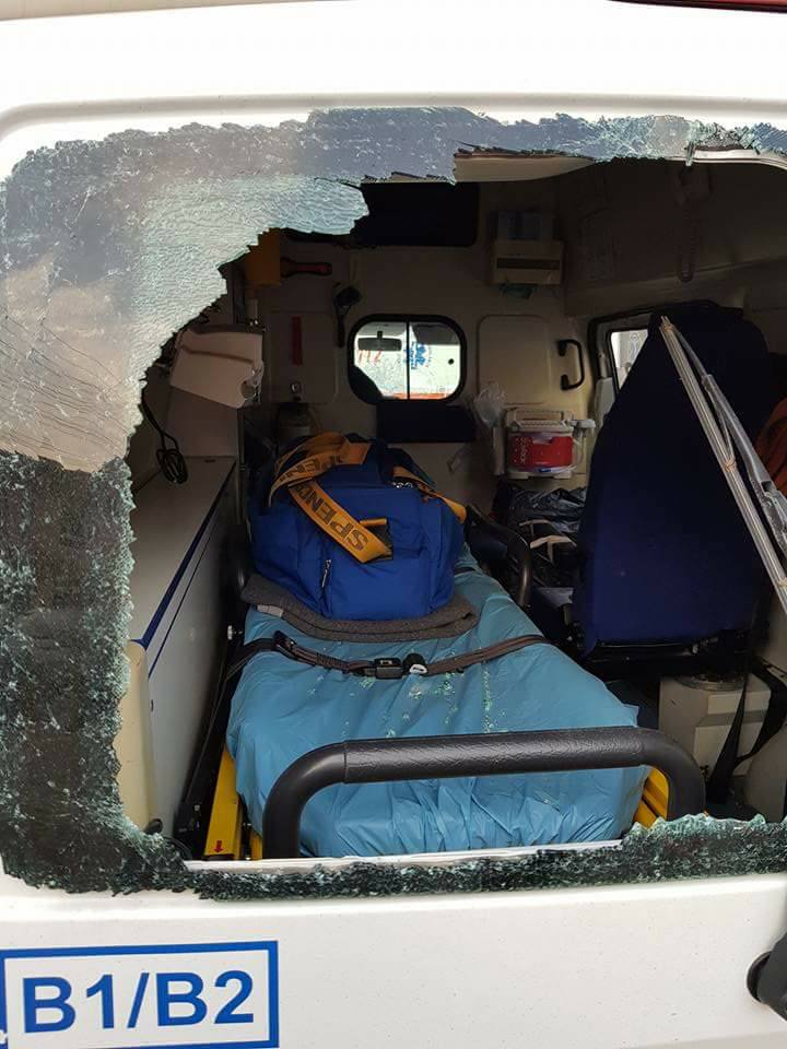 Ambulanta vandalizata la Rasinari. FOTO/ VIDEO