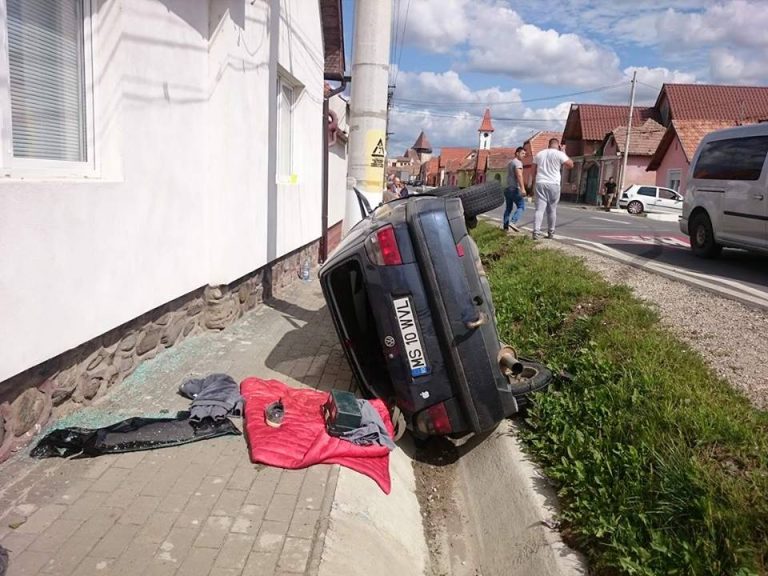 GALERIE FOTO – Și-a făcut mașina praf într-un eveniment rutier