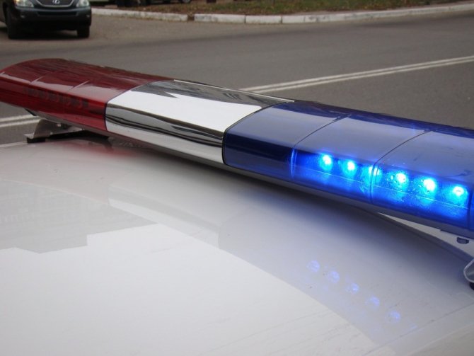 Biciclist rănit după ce a lovit o mașină parcată, în Sibiu