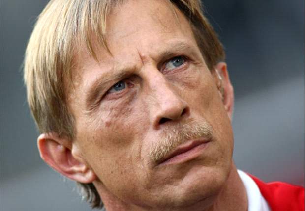 Christoph Daum își întrerupe mandatul de selecționer al echipei naționale a României