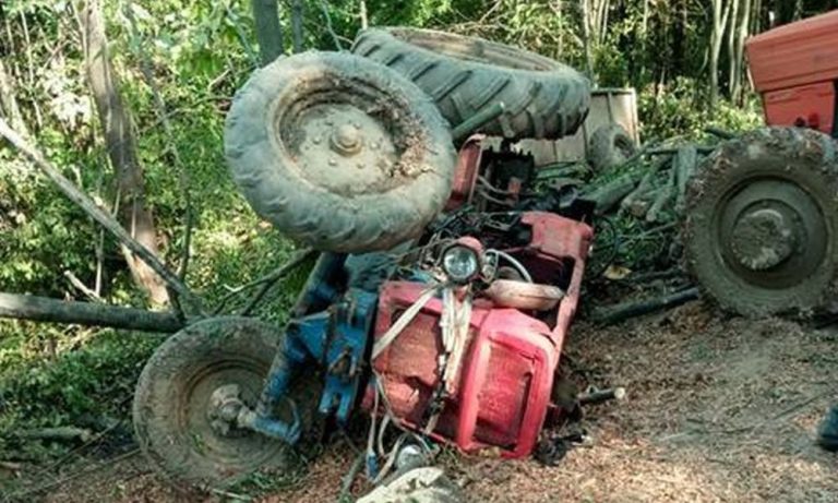 Bărbat rănit după ce s-a răsturnat cu tractorul la ieșirea din Tălmaciu