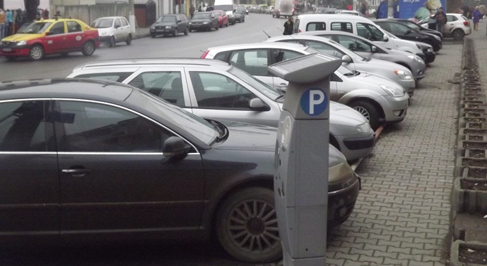 Se lucrează la sistemul de plată a parcării prin SMS