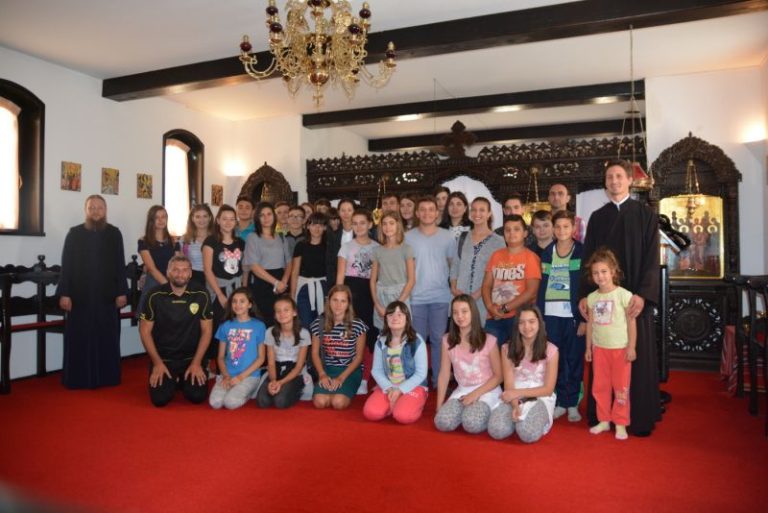 GALERIE FOTO – „Juniorii Ortodoxiei”, tabără pentru 33 de tineri