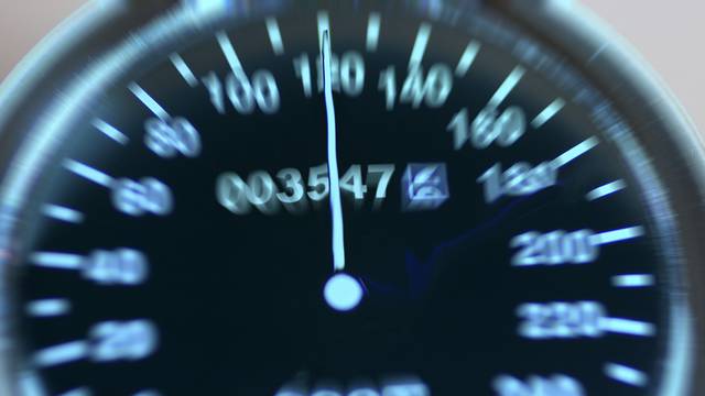 Tânăr cu permis de 3 zile, prins cu 103 kilometri/oră în oraș