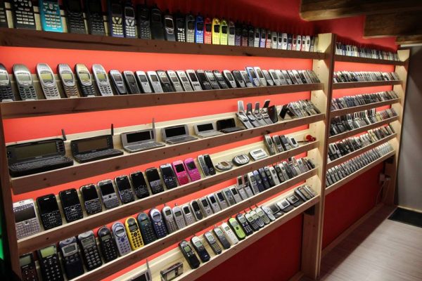 Un slovac a deschis un muzeu al telefoanelor mobile vintage