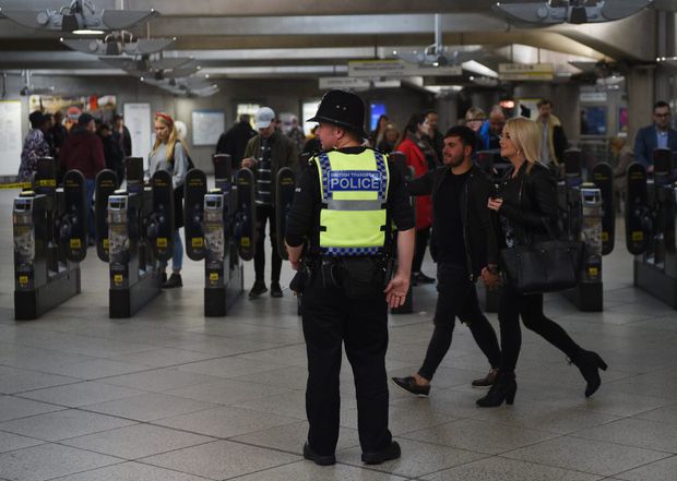 Trei dintre suspecții atacului de la metroul din Londra au fost eliberați