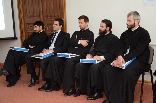 Se caută preoți pentru parohiile din Arhiepiscopia Sibiului