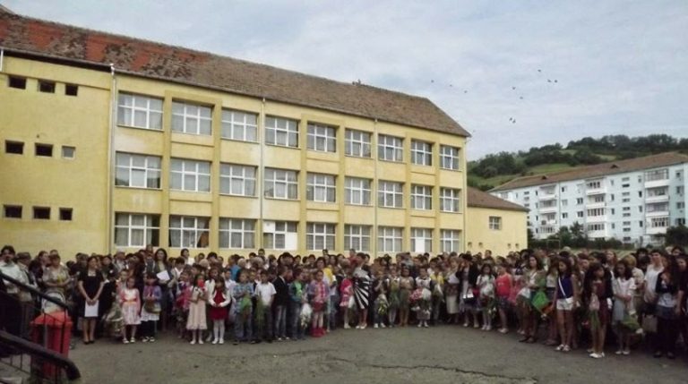 Instalație nouă de încălzire și reparații la sala de sport, la o școală din oraș