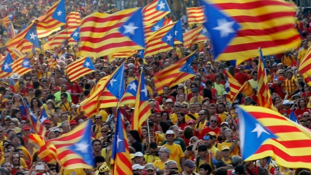 Catalonia: Puigdemont a semnat o declarație de independență, dar a suspendat-o