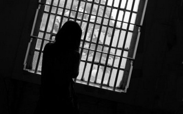 Închisoare de la 3 la 7 ani pentru întreruperea sarcinii după 14 săptămâni. Propunerea unor deputați