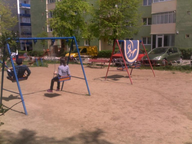 Parcări și lucrări la trotuarele dintr-un cartier