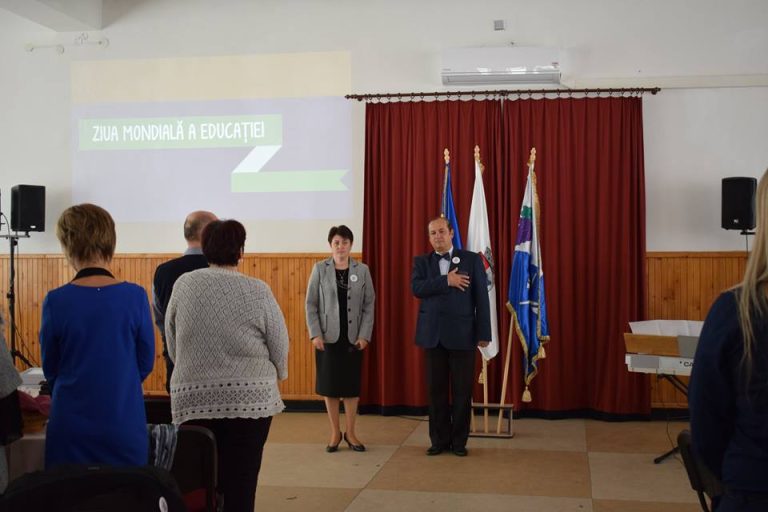 GALERIE FOTO – Dascălii din Copșa Mică, sărbătoriți de Ziua Mondială a Educației