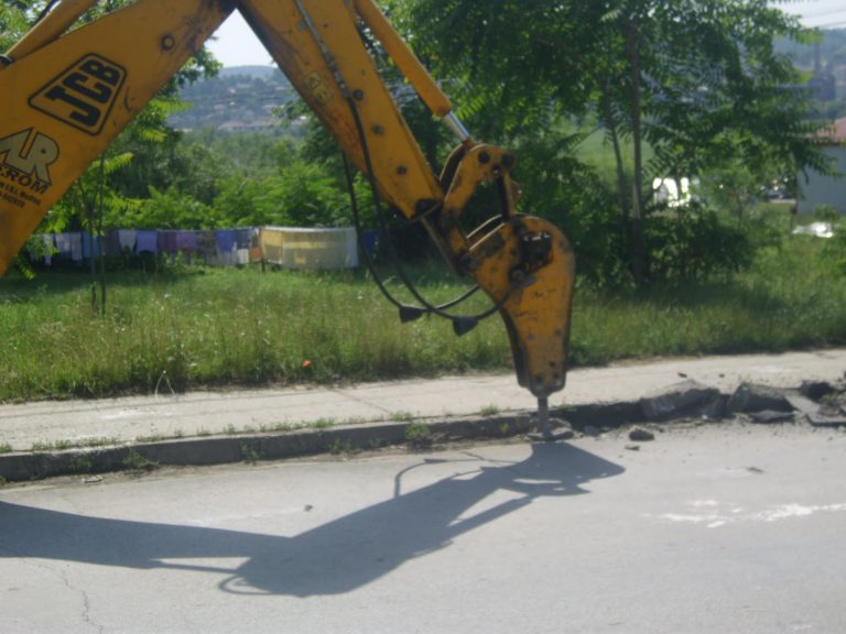 Se rebilitează apa și canalizarea pe strada Castanilor