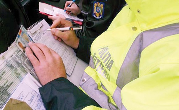 Trei şoferi descoperiţi băuţi la volan, în weekend, pe şoselele din Sibiu