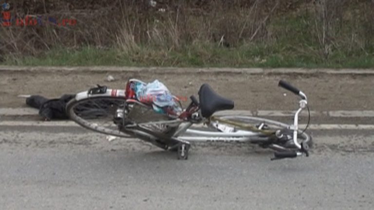 Pieton lovit de biciclist. Ambii au ajuns la spital