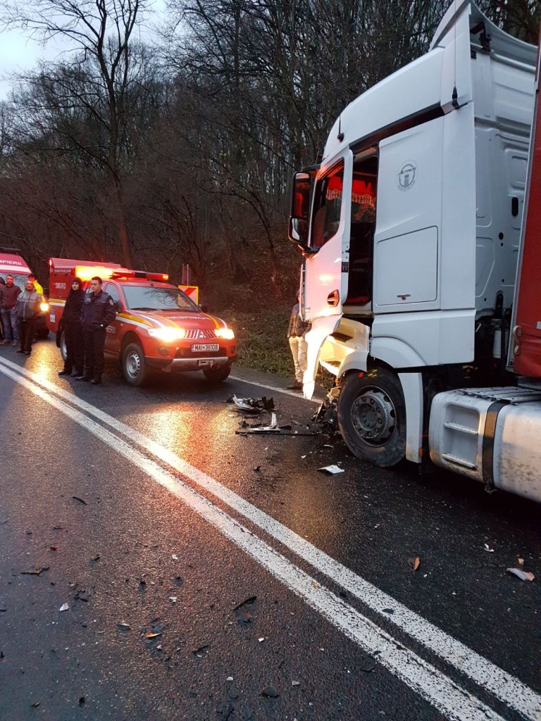 GALERIE FOTO – Accident mortal pe DN 1, în județul Sibiu