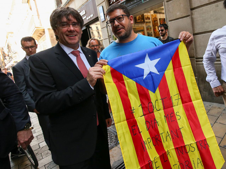 Carles Puigdemont cere eliberarea miniștrilor catalani arestați preventiv