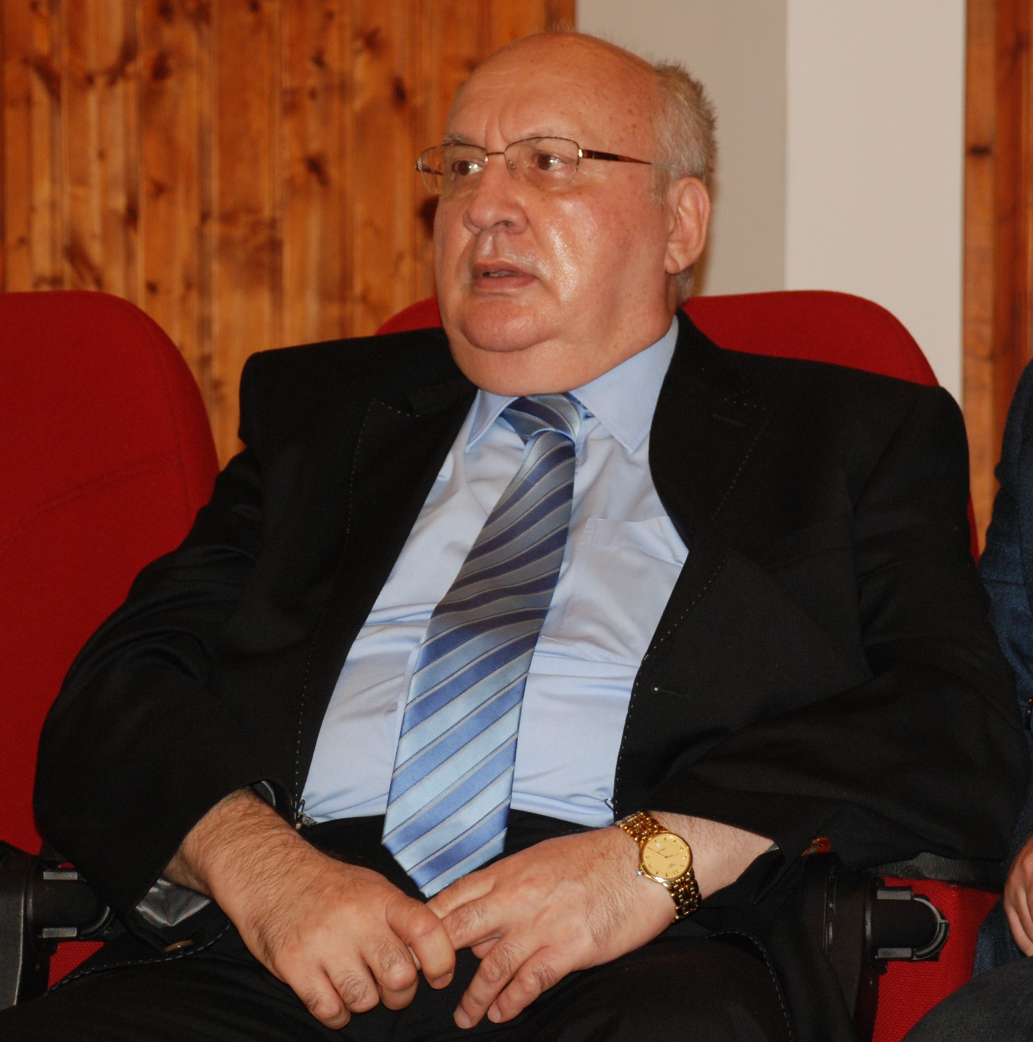 Profesorul Ioan Santai distins cu titlul de „profesor emerit” la Sibiu