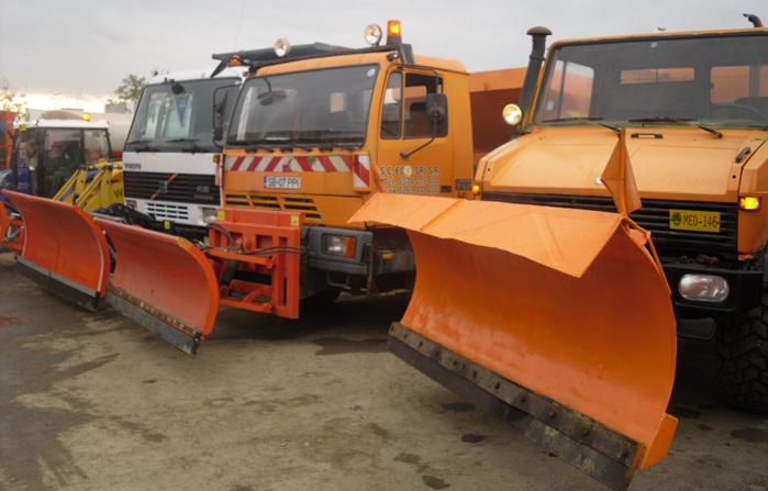 Aproape 40 de tone de material antiderapant pe șoselele din județ