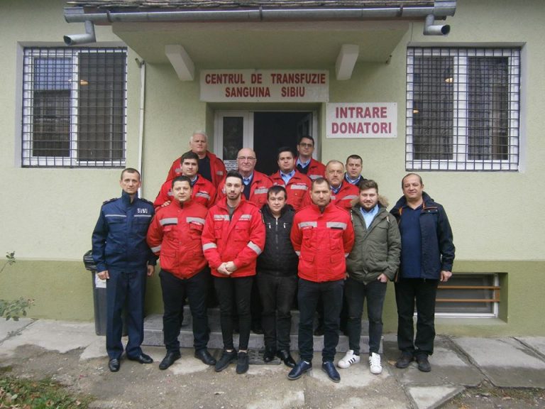 Au donat sânge pentru a salva vieți