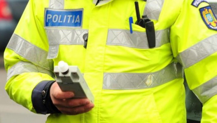 Un șofer băut a lovit un autoturism care circula regulamentar